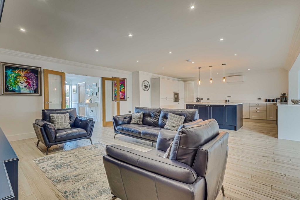 Property photo 2 of 50