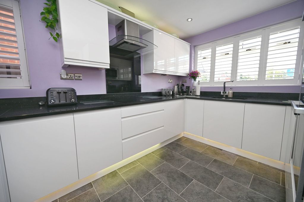 Property photo 3 of 22