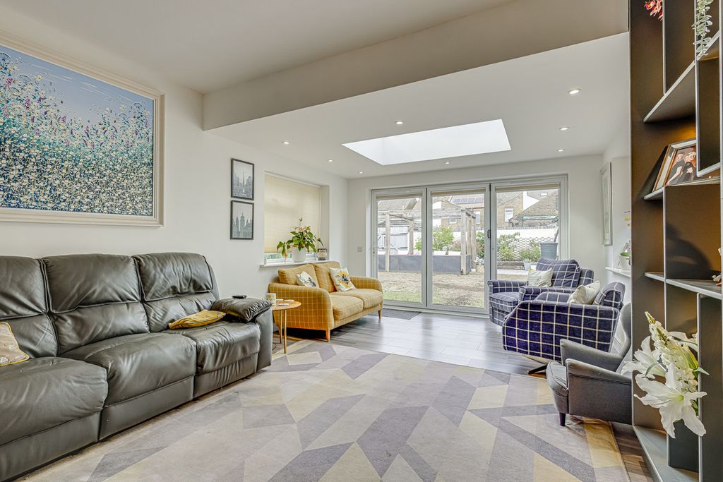 Property photo 3 of 43