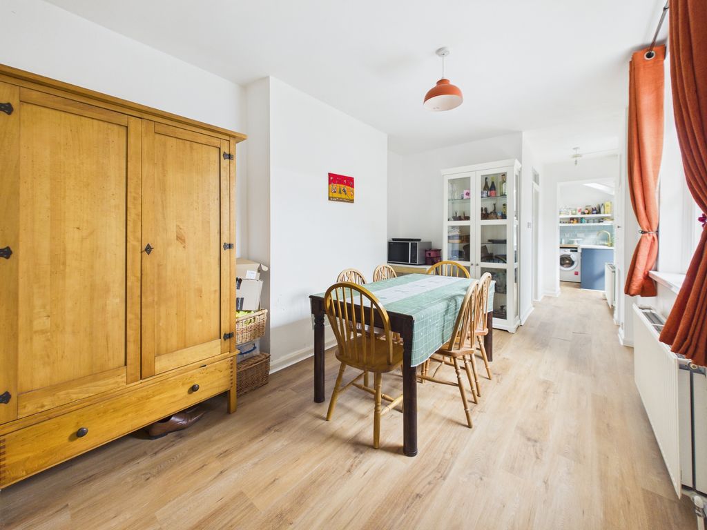 Property photo 3 of 32