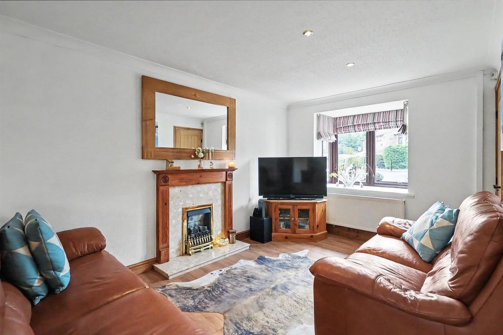 Property photo 2 of 21 Corsham Gardens Nottingham, Ng3 6Lz