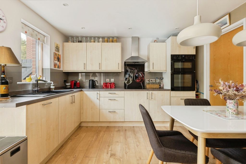 Property photo 2 of 19 Pbox-Img.Jpg
