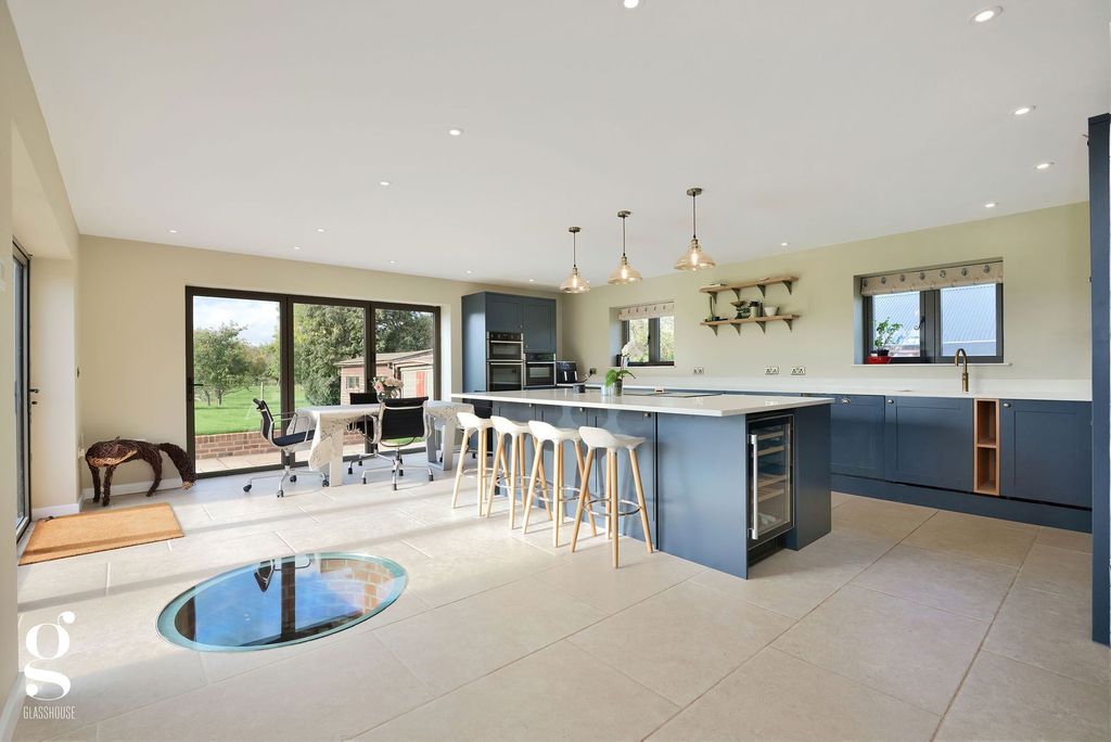 Property photo 2 of 43