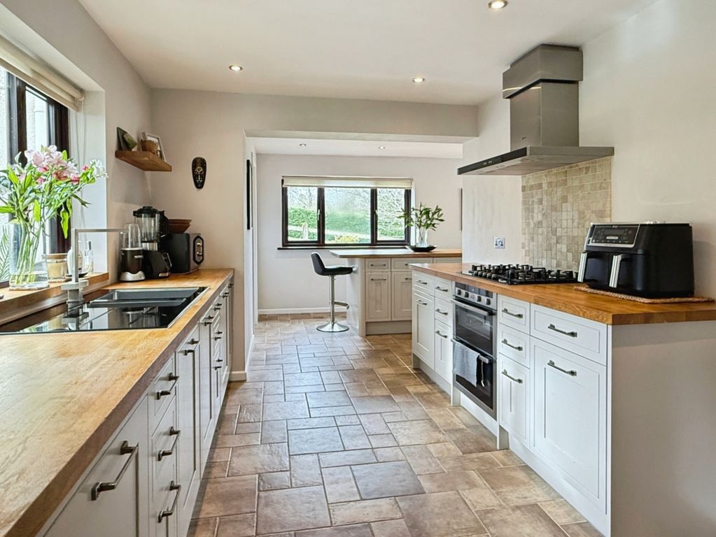 Property photo 3 of 25 Pbox-Img.Jpeg