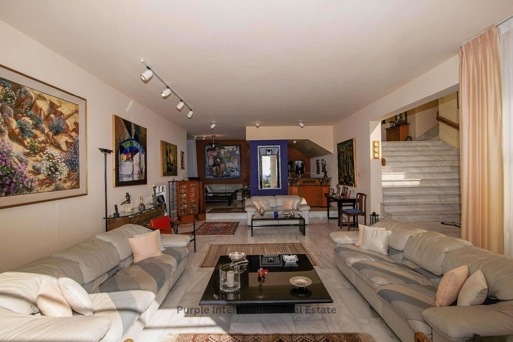 Property photo 2 of 48