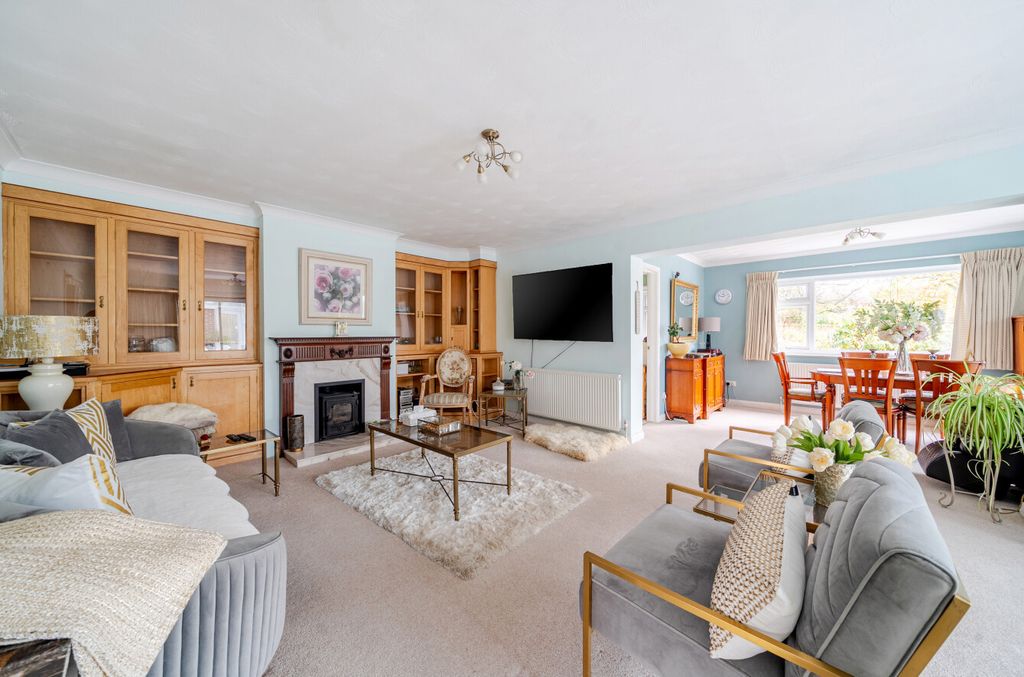 Property photo 3 of 18 1375171-10-690Cb2...