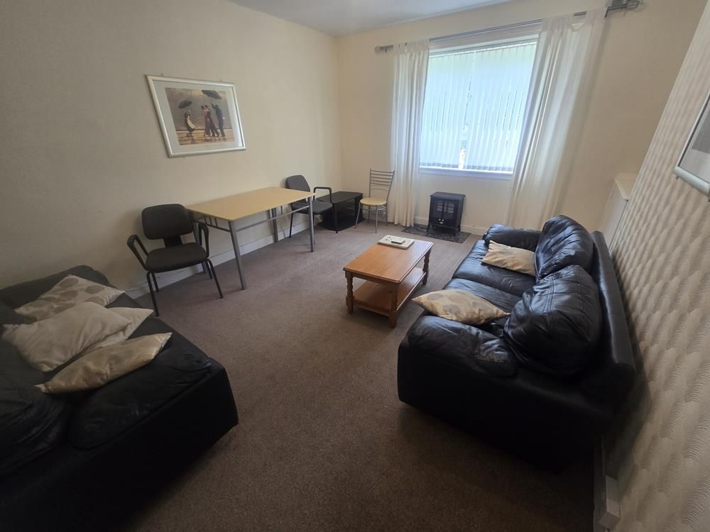 Property photo 3 of 9 Lounge