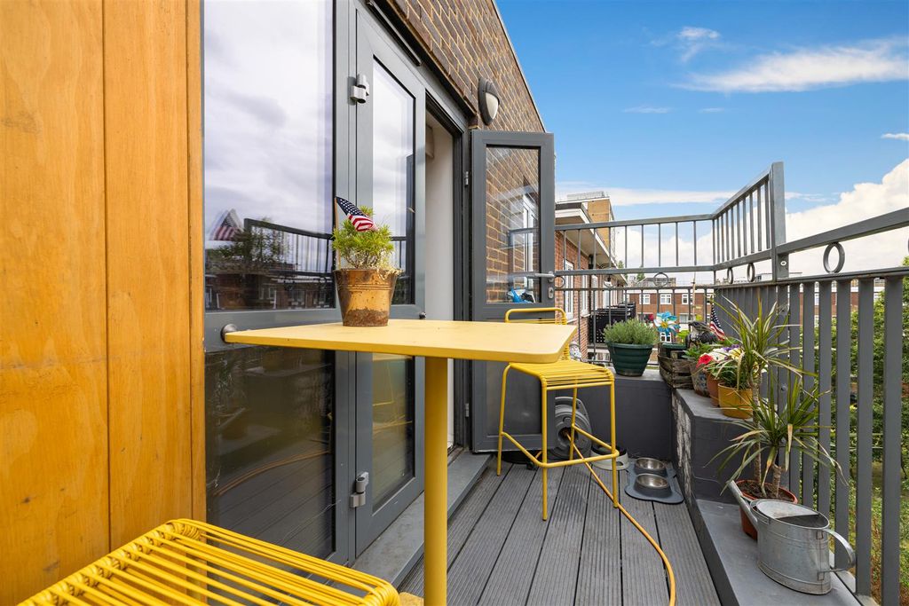 Property photo 3 of 22 Jersey Street, E2