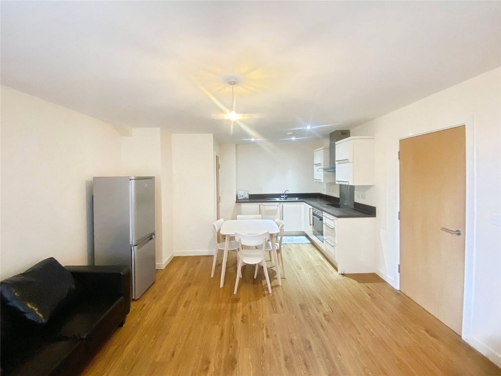 Property photo 3 of 8 Kitchen/Living