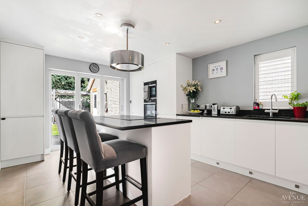 Property photo 2 of 14 4465104