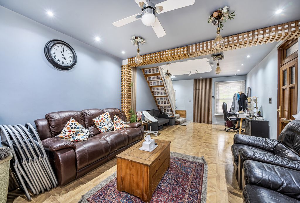 Property photo 2 of 9 1331006-6-6887A3F...