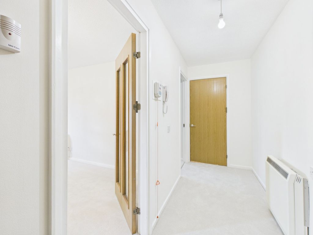 Property photo 3 of 18 Hall