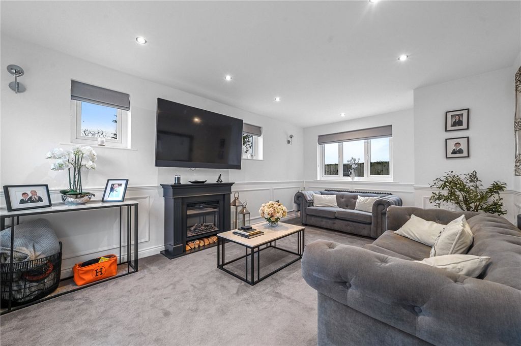 Property photo 3 of 34 Living Room