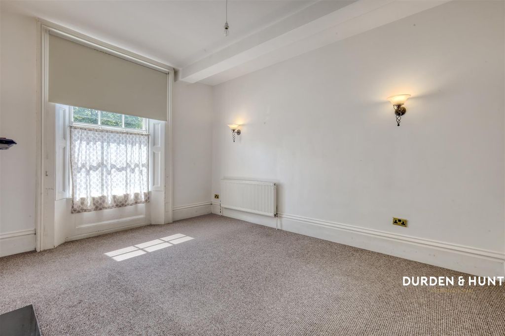Property photo 2 of 10 St Mary's Terrace