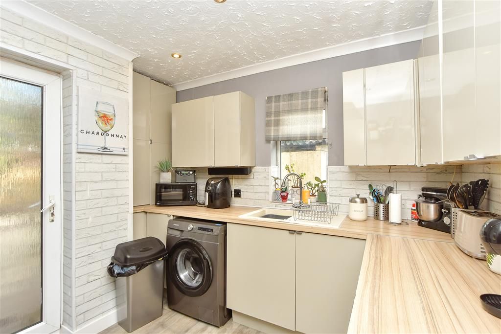 Property photo 3 of 9 Kitchen