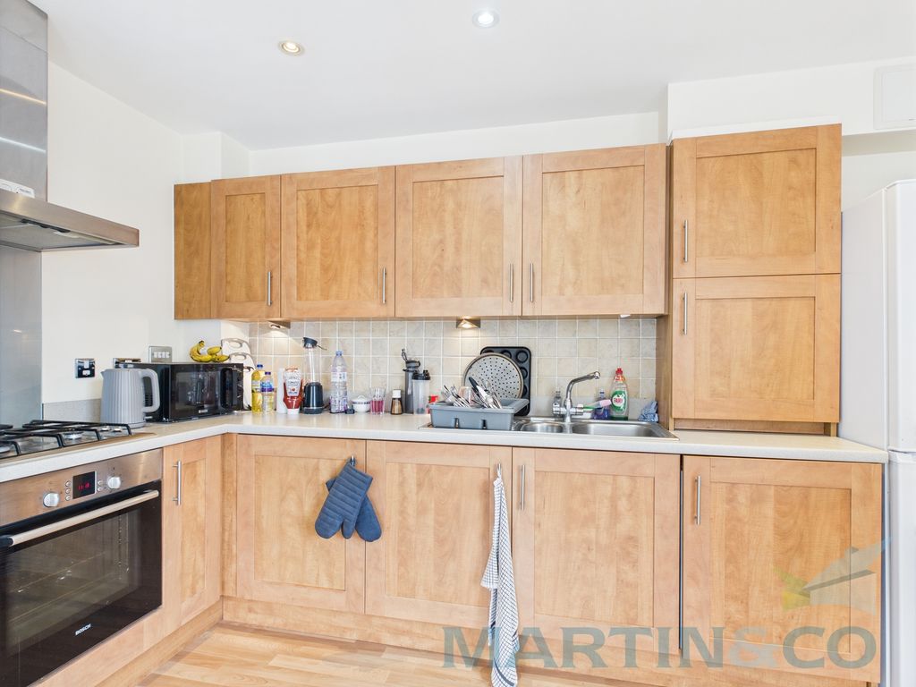 Property photo 2 of 7 Kitchen