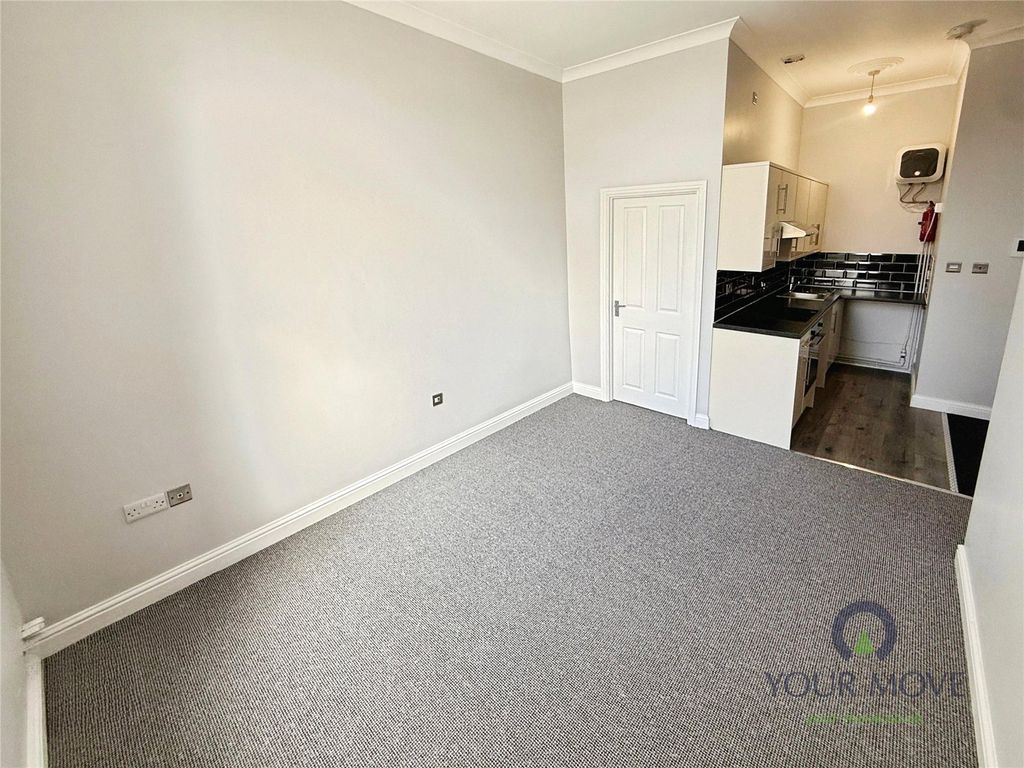 Property photo 2 of 9 Living Space