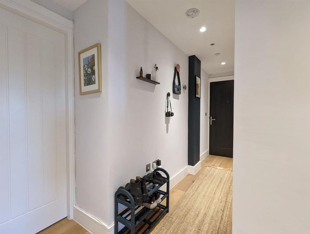 Property photo 3 of 16 3Be876A5-F06d-4E18-Adf2-443d05F50Bca.Jpg