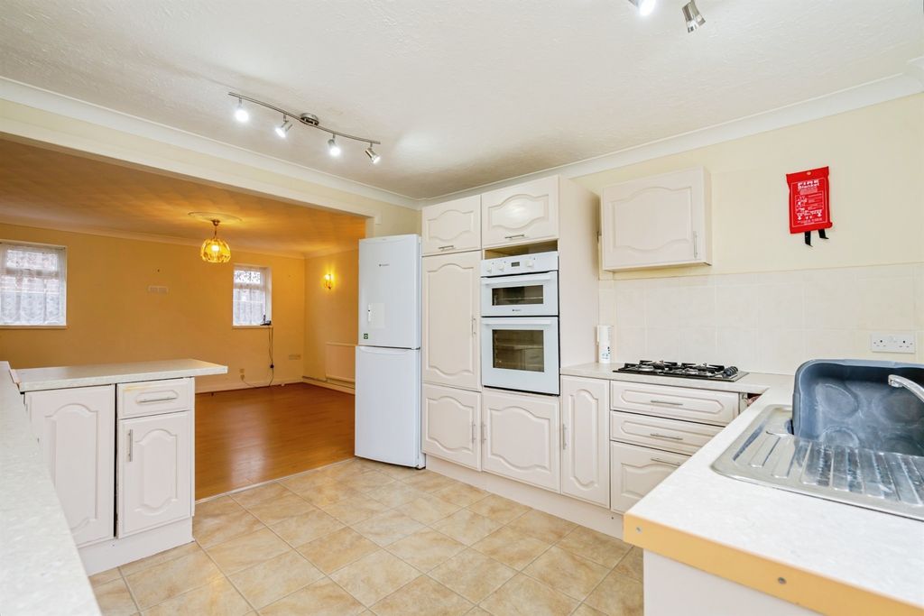 Property photo 2 of 17