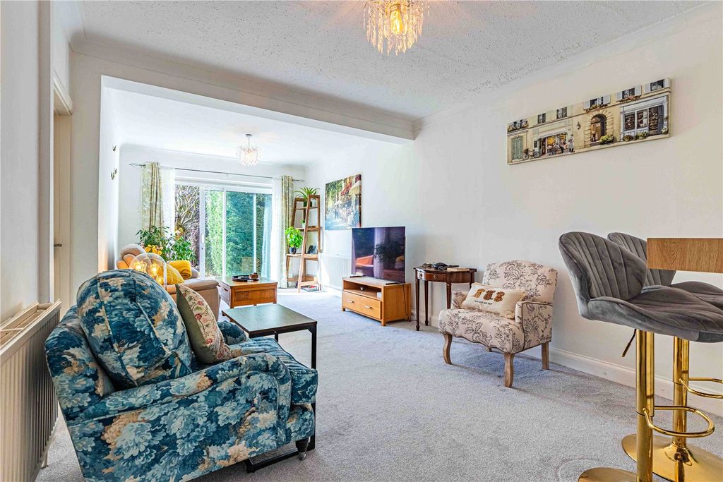 Property photo 2 of 33 Picture No. 20