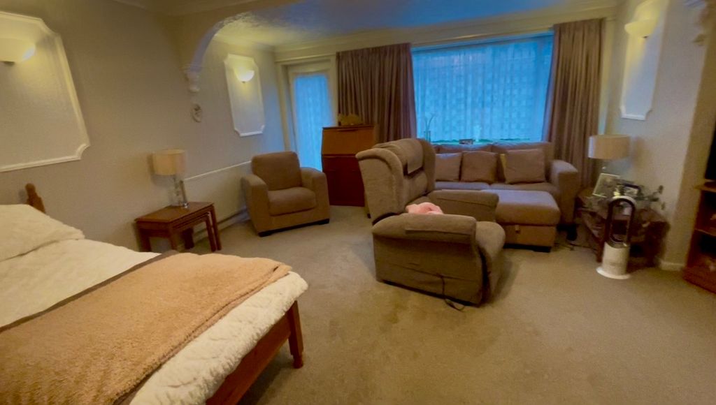 Property photo 2 of 8