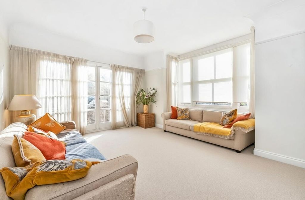 Property photo 2 of 11 Xq9Si.Jpg