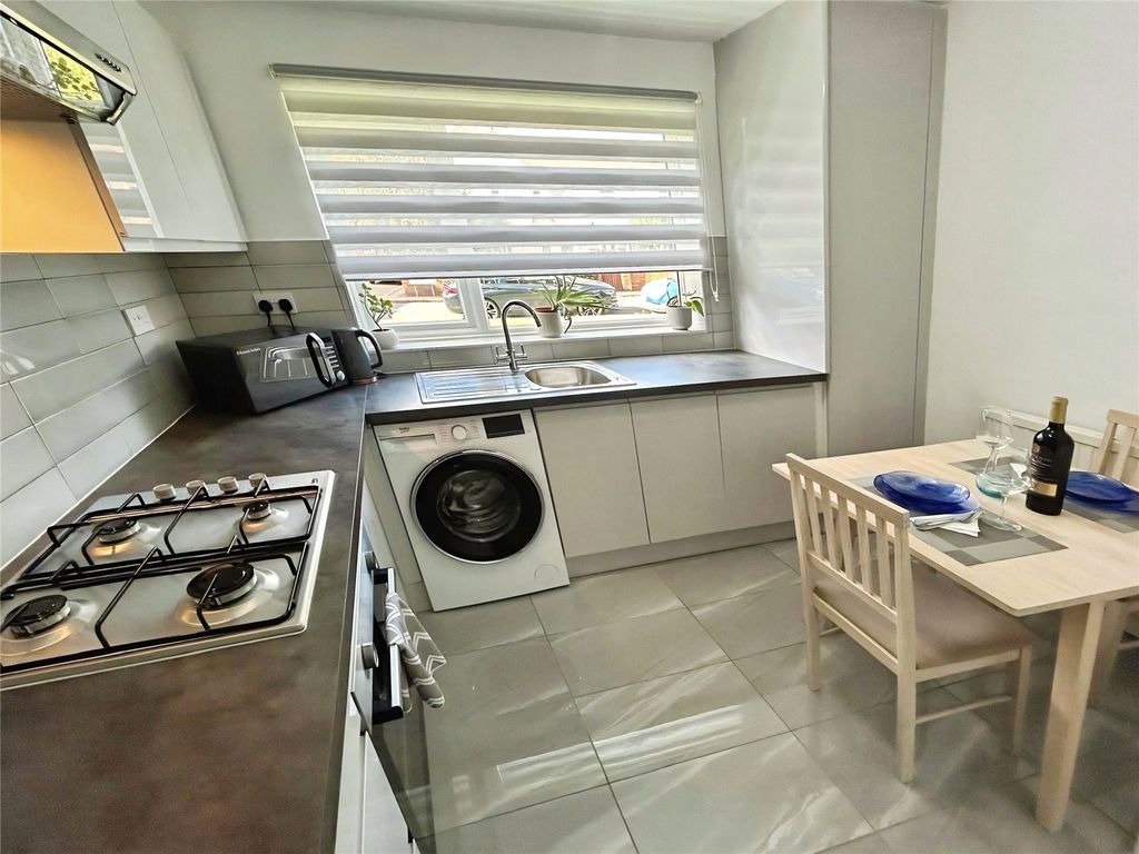 Property photo 2 of 10 Kitchen