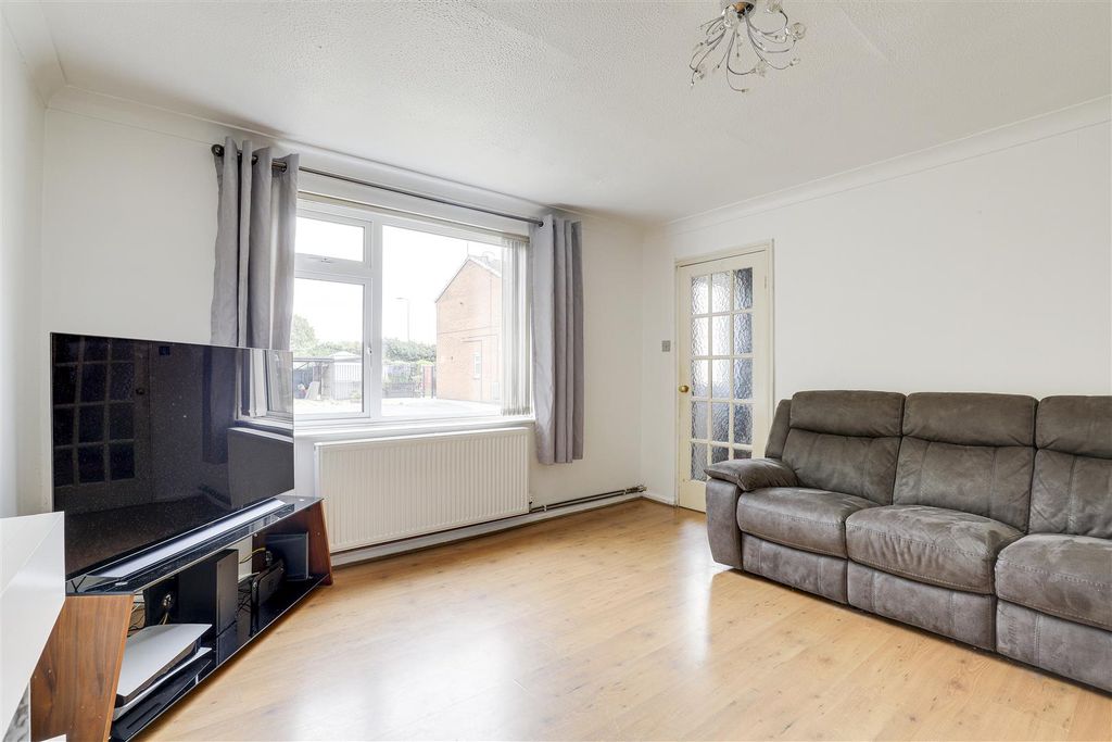 Property photo 2 of 15 9689.Jpg