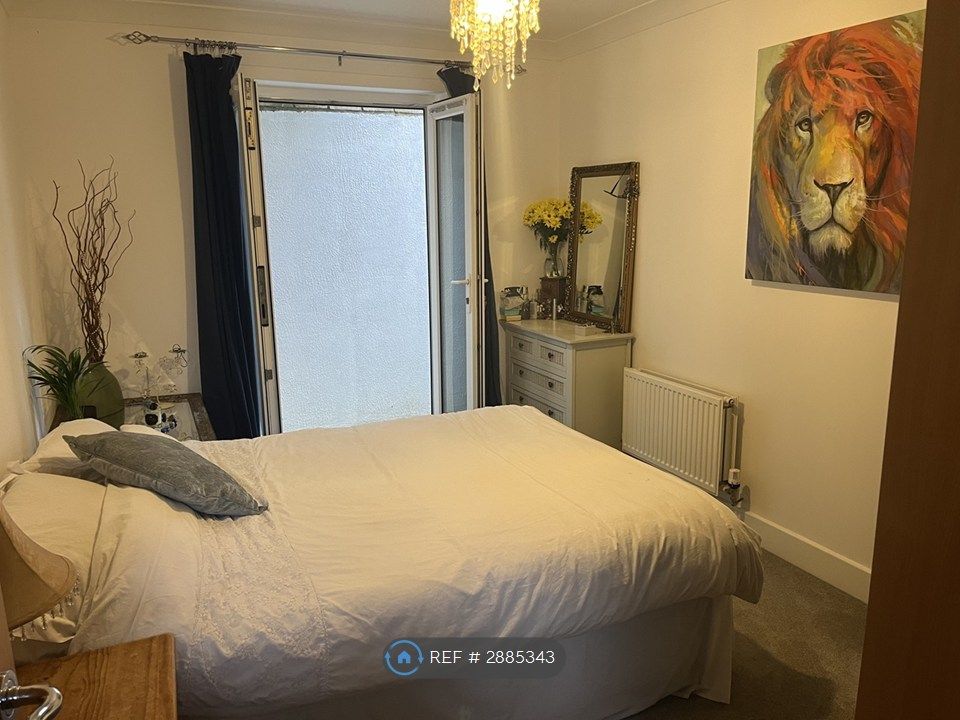 Property photo 2 of 14 Bedroom With Fitted Wardrobes