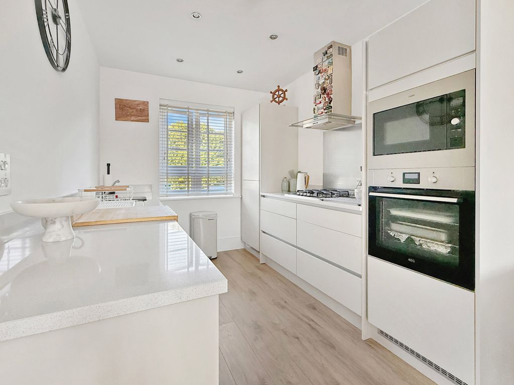 Property photo 2 of 37