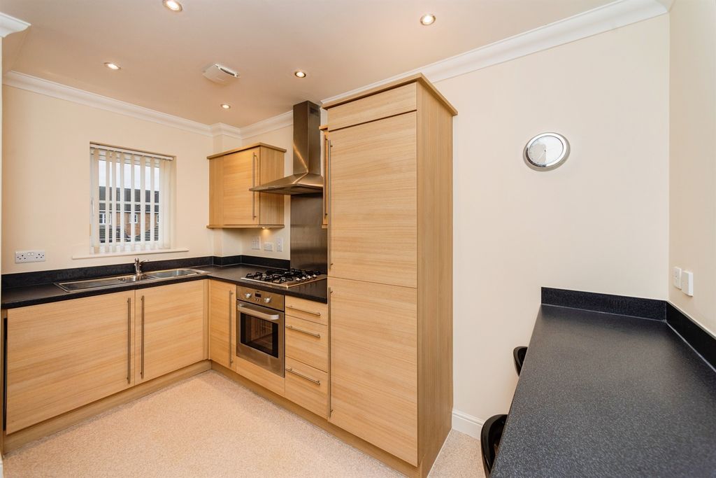 Property photo 3 of 8 Balcony