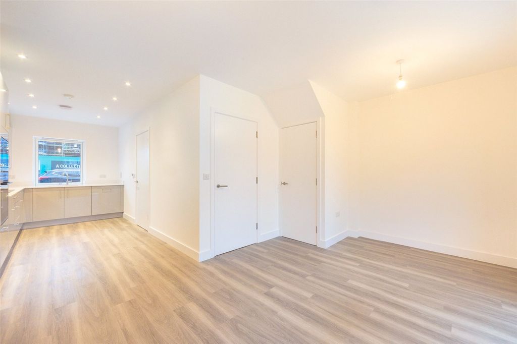 Property photo 2 of 12 Picture No. 17