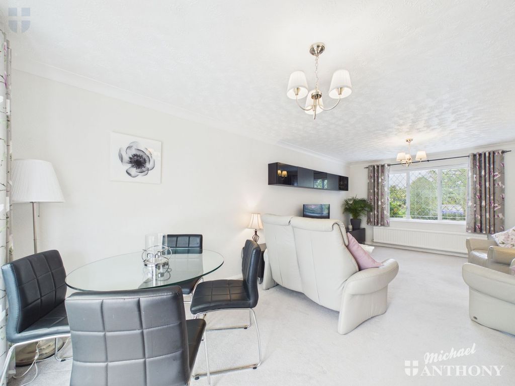 Property photo 3 of 14 Cam03218G0-Pr0977-Still007