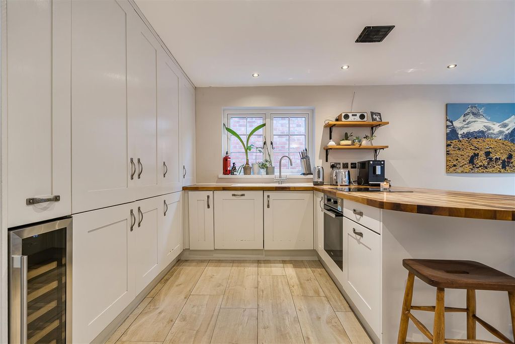 Property photo 3 of 18 1376798-13-6911Fe8E00080.Jpg