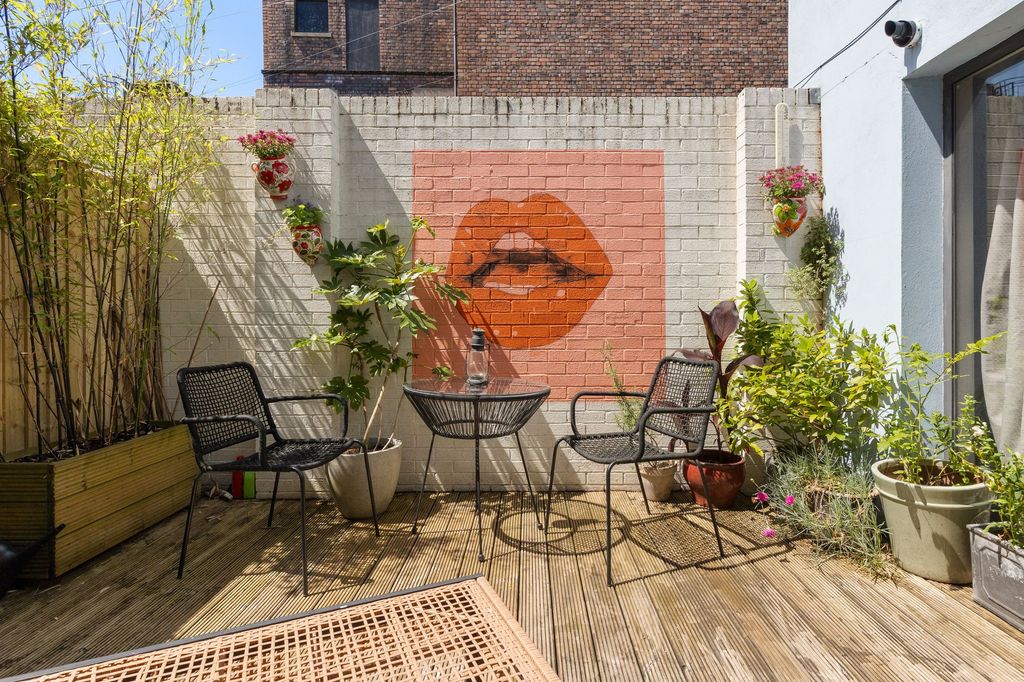 Property photo 1 of 34