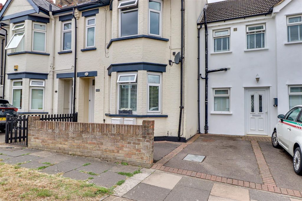 Property photo 3 of 17