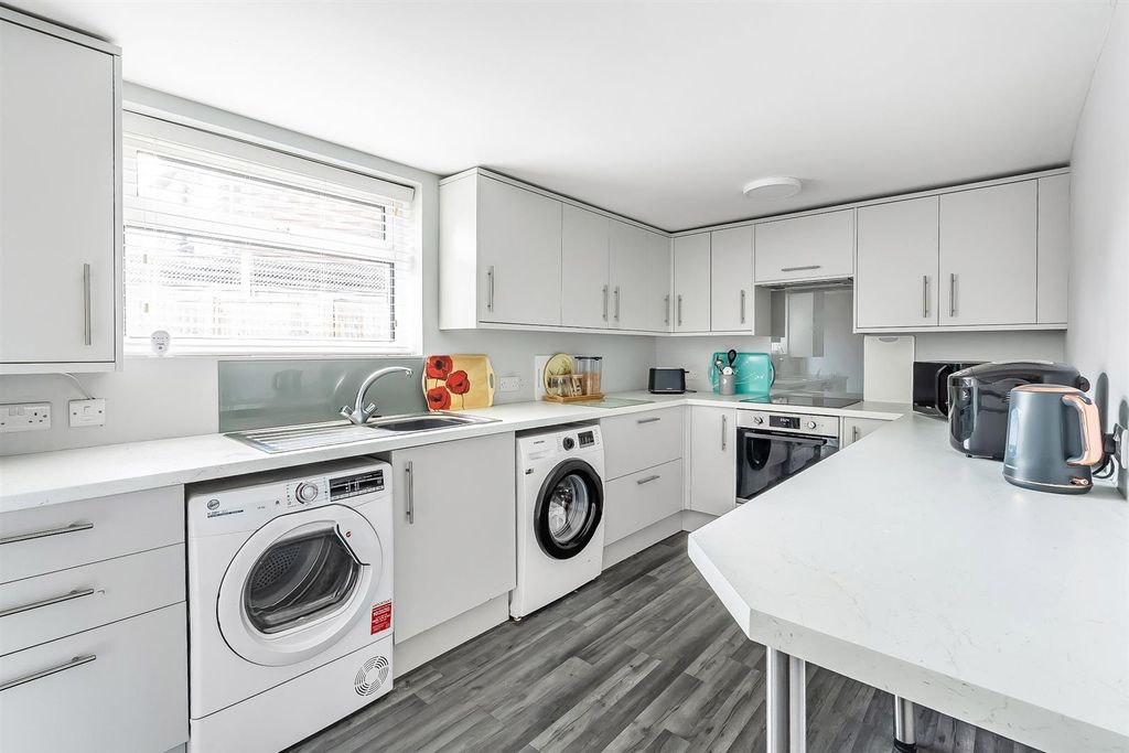 Property photo 2 of 14 .Middlemead-Road-9.Jpg
