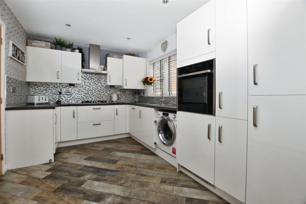 Property photo 3 of 16 Kitchen / Diner