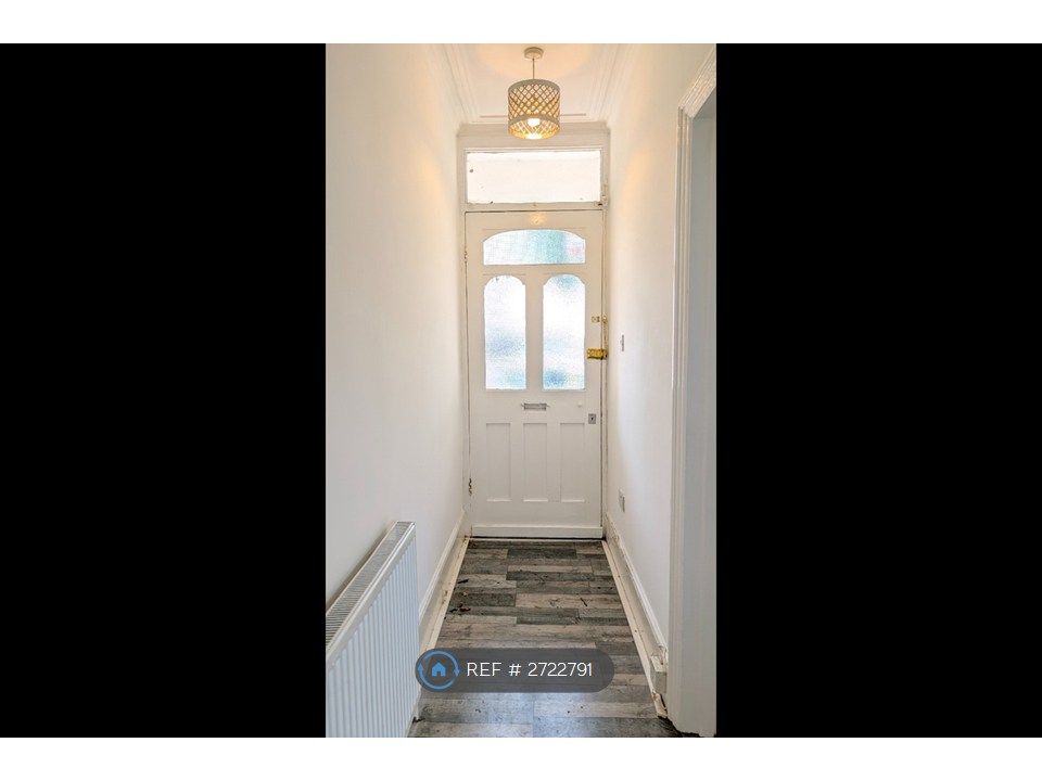 Property photo 3 of 11 Entry Hall