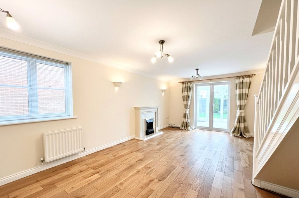 Property photo 2 of 8 Picture No. 24