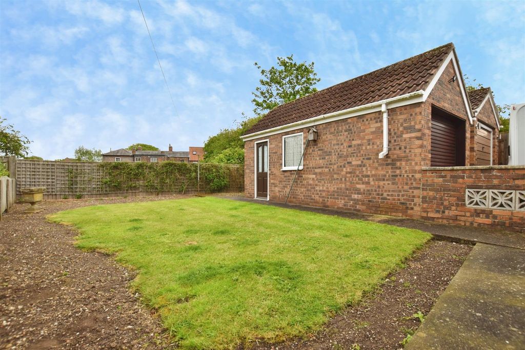 Property photo 2 of 20 1147A52E-Garage 20Garden.Jpg