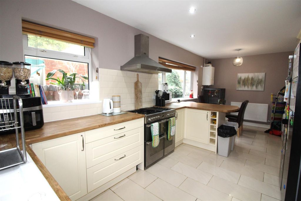 Property photo 2 of 24 Kitchen/Dining Room