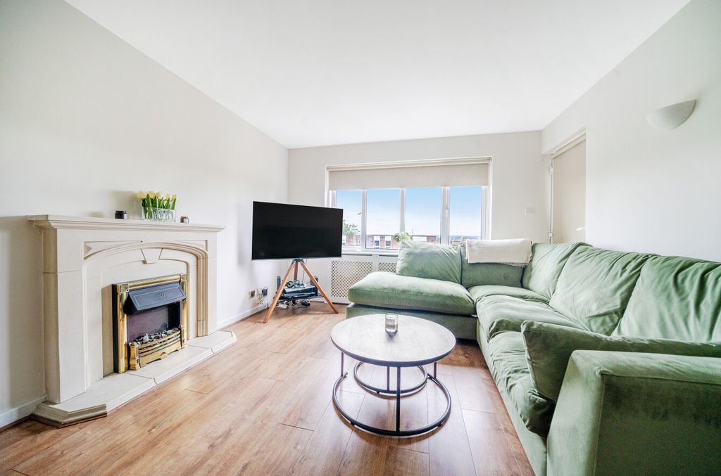 Property photo 2 of 16 1343311-25-68A5Fe...