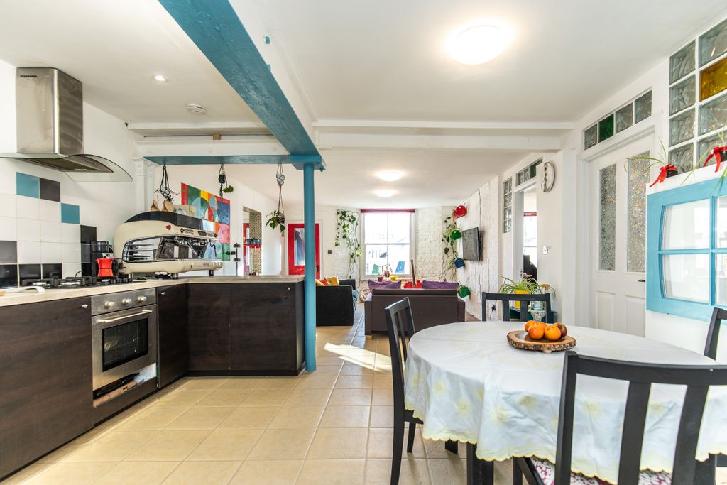 Additional image 7 of 2 bed flat for saleClarence Square, Brighton BN1