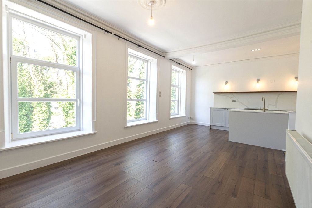 Property photo 2 of 21 Openplan