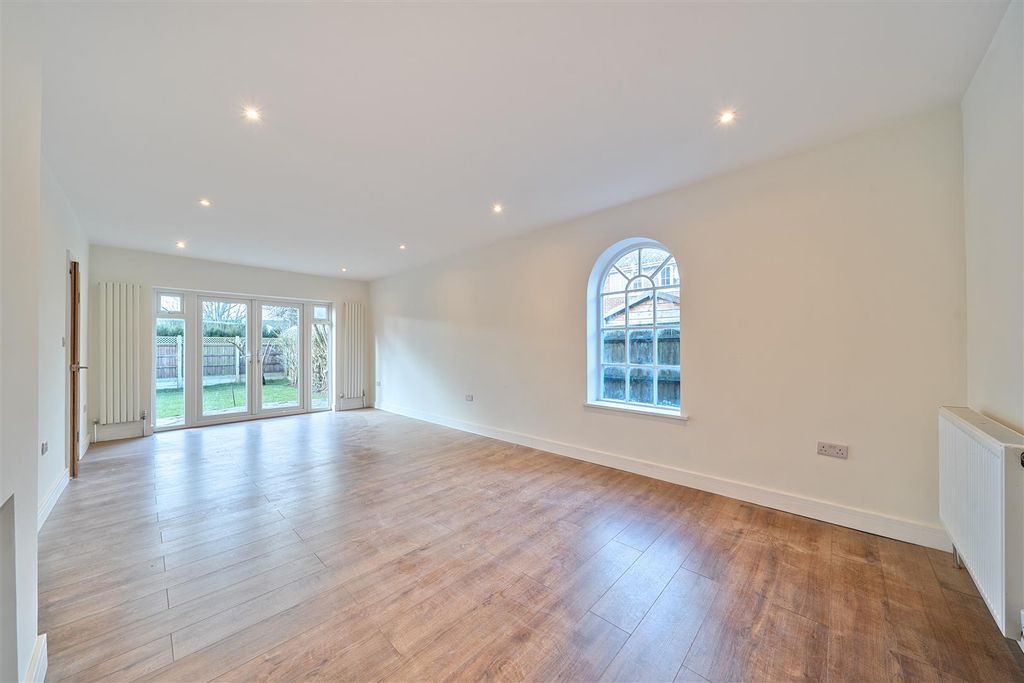 Property photo 3 of 13 Tc - Lounge.Jpg