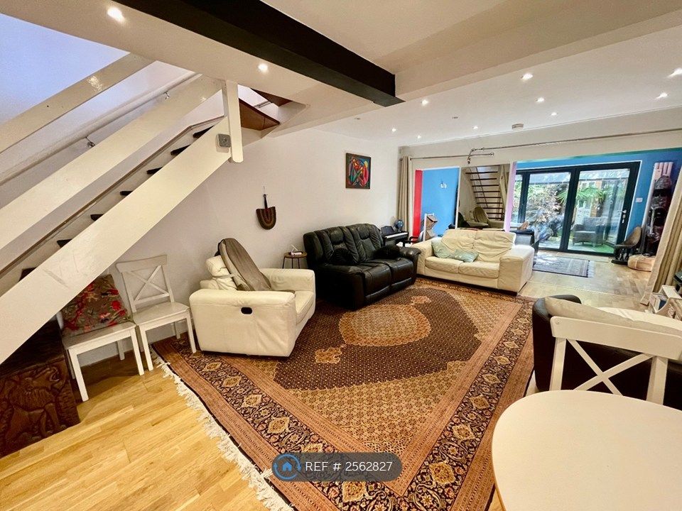 Property photo 2 of 31