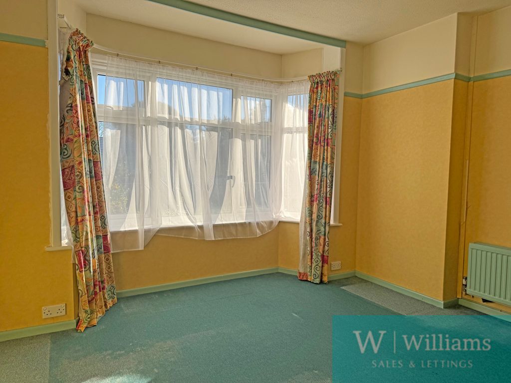 Property photo 2 of 12 .