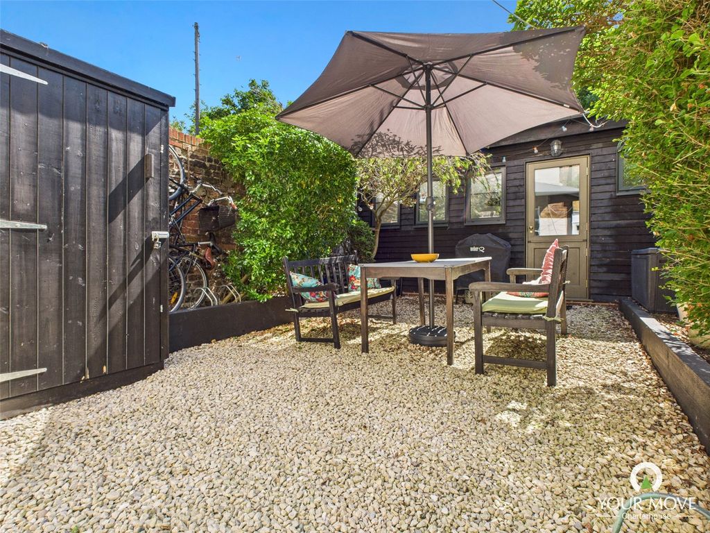 Property photo 2 of 28 Picture No. 24