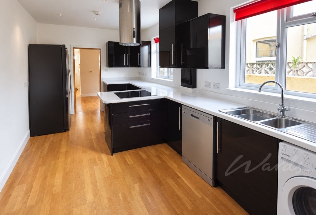 Property photo 3 of 15 Glanville Kitchen 1